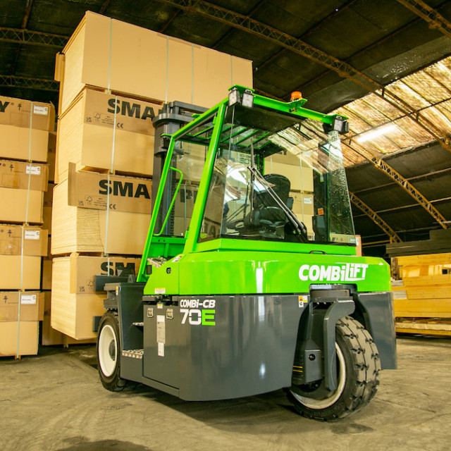 Combilift CB70E: Gebaut für die Holzindustrie